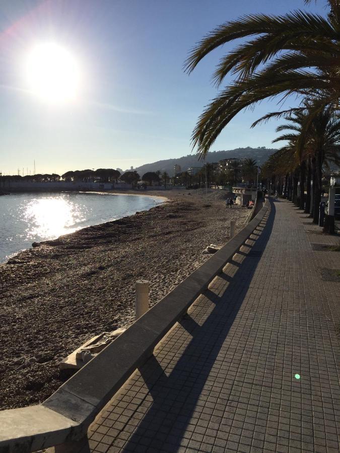 Appartement T2 De Standing Au Pied Des Plages Golfe-Juan Room photo
